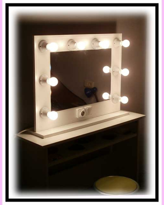Espejo de camerino y maquillaje. Con soporte. Blanco. Horizontal. 80 x 60 cm.